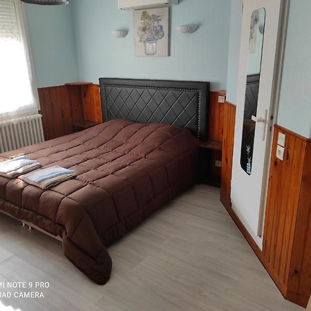 Hotel De La Place Germigny-des-Prés 외부 사진