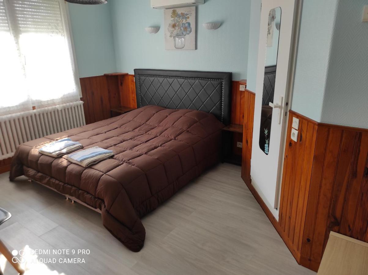 Hotel De La Place Germigny-des-Prés 외부 사진