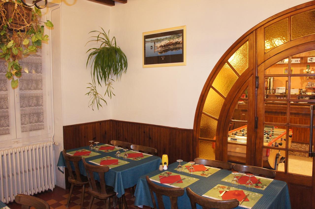 Hotel De La Place Germigny-des-Prés 외부 사진