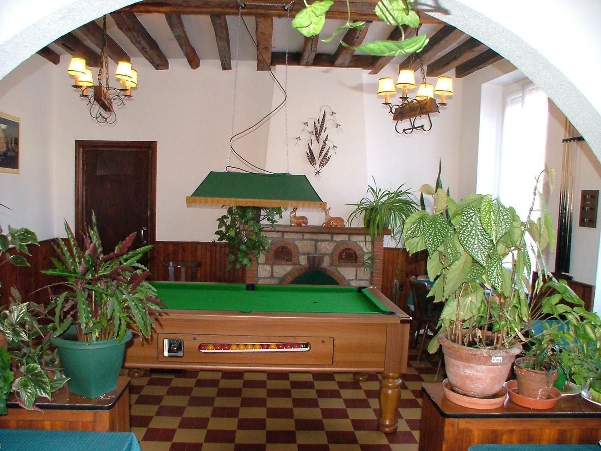 Hotel De La Place Germigny-des-Prés 외부 사진