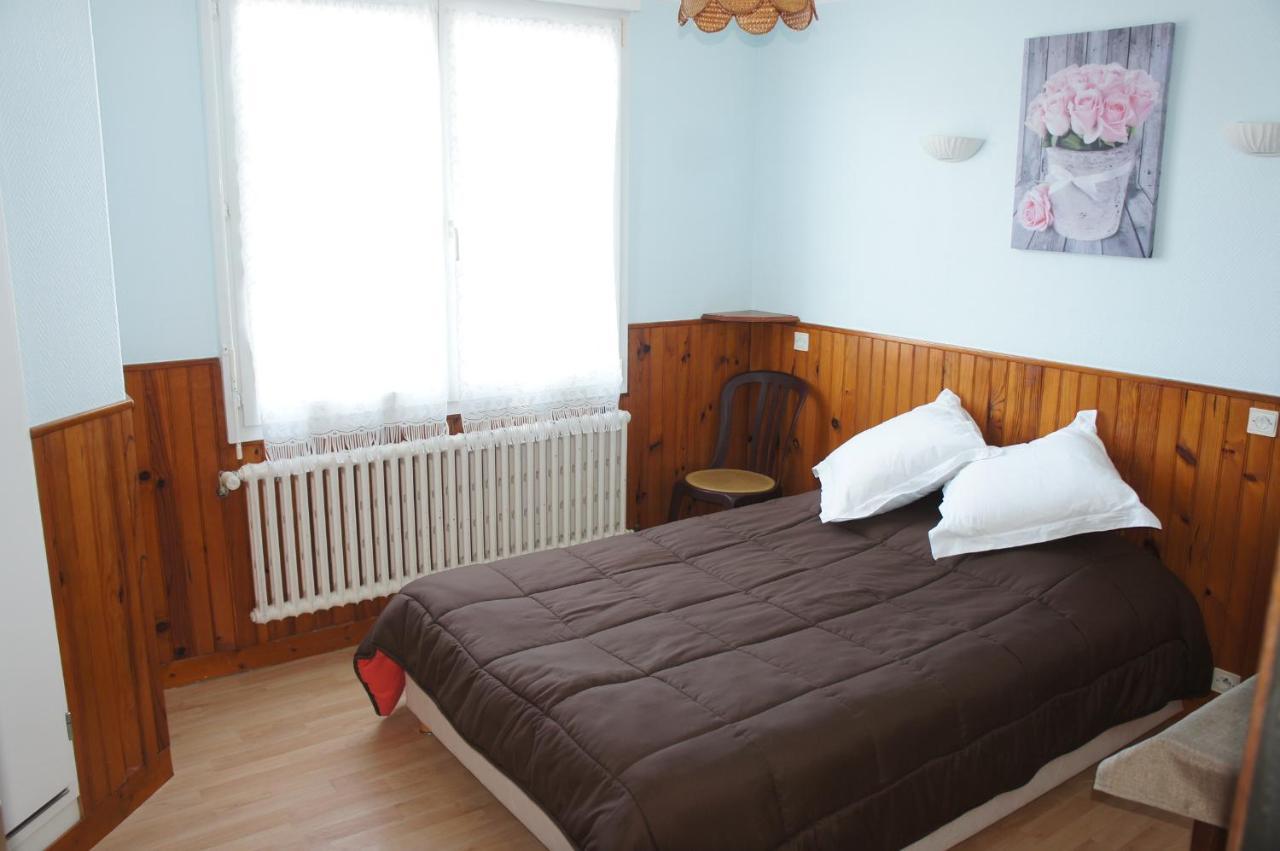 Hotel De La Place Germigny-des-Prés 외부 사진